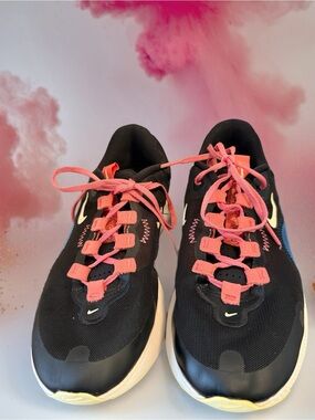 Athleisure Running Nike React Escape Run Dark Smoke Grey Metallic Gold Coin W8